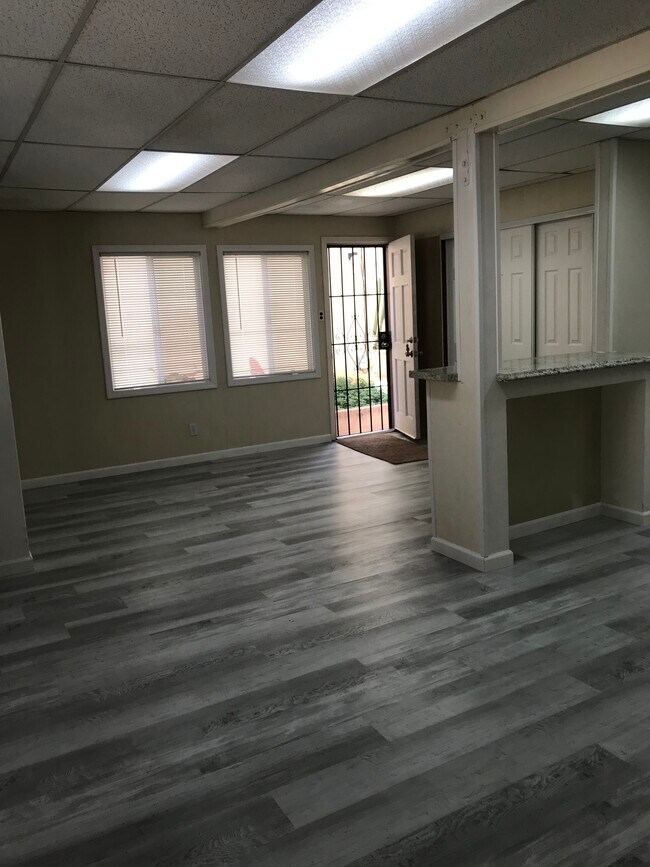 Living room - 734 W 25th St
