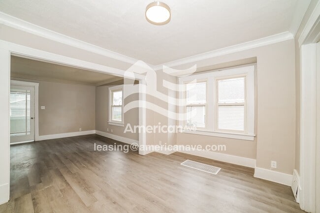 Building Photo - 2813 N Sheridan Rd