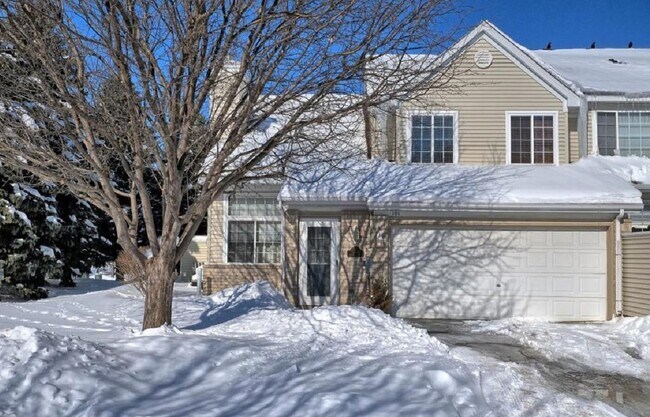 Building Photo - 15349 Greenhaven Ln