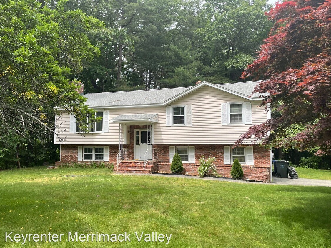 3 br, 2 bath House 67 Wagon Wheel Road House Rental in Dracut, MA