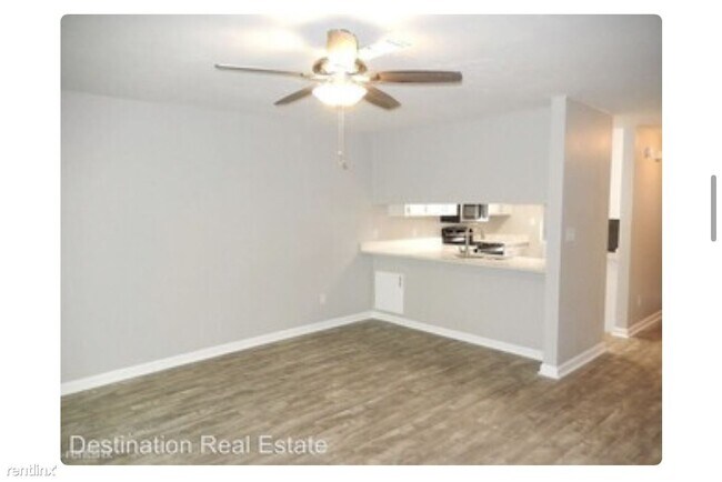 Building Photo - 2 br, 2.5 bath Townhome - 4887 Old Bainbri...