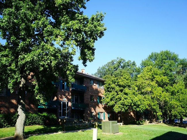 Building Photo - Maple Ridge Apartments