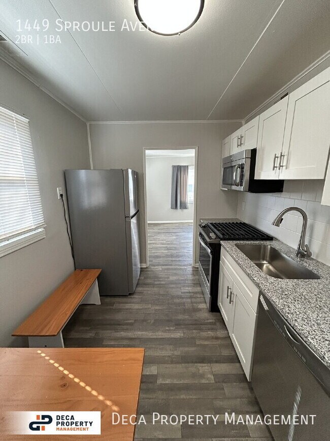 Foto del edificio - 1449 Sproule Ave