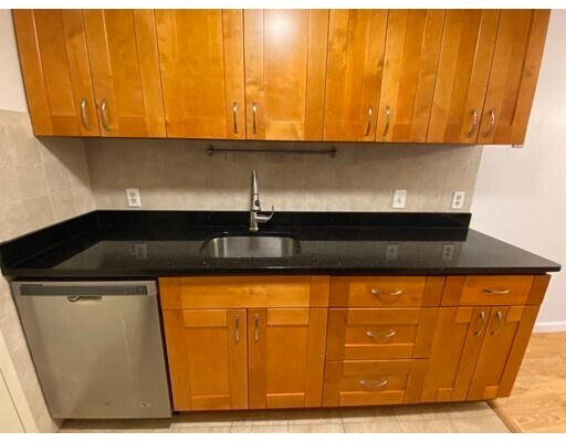 Foto del edificio - 50 Silver Hill Ln