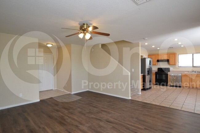 Building Photo - 699 E Springfield Pl
