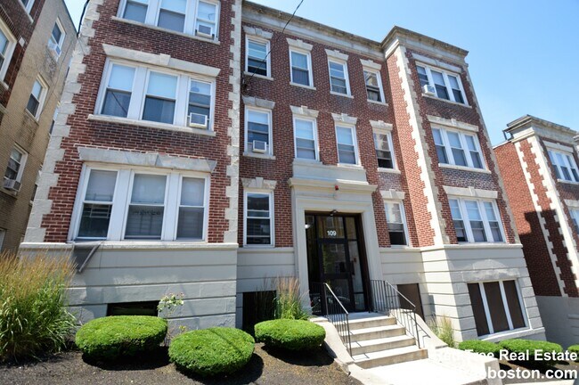 Foto del edificio - 109 Brainerd Rd