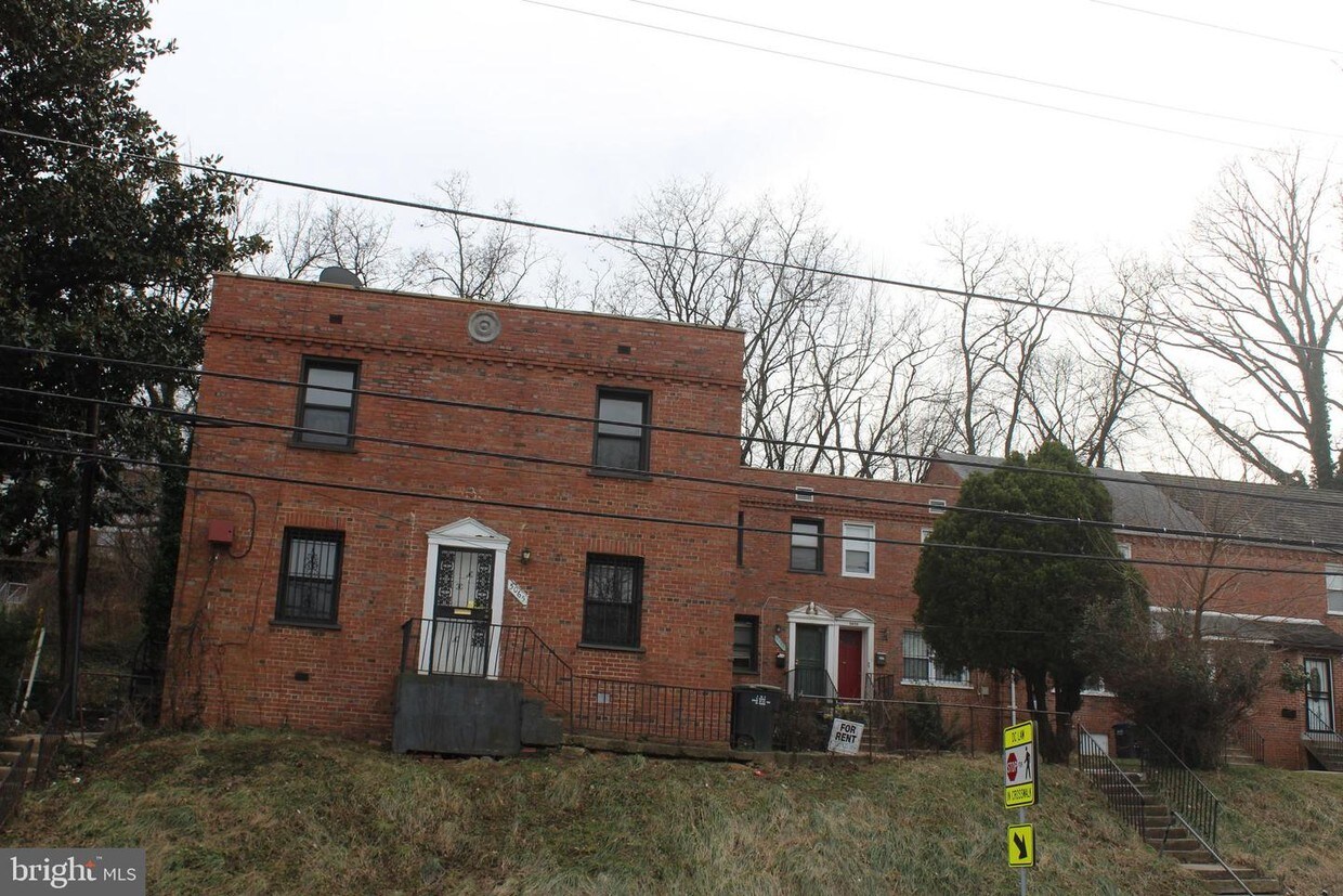 Primary Photo - 5065 Sheriff Rd NE