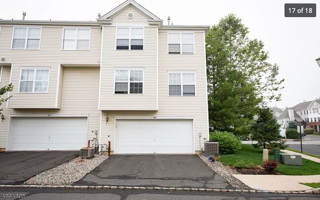 Foto del edificio - 101 Pointe of Woods Dr