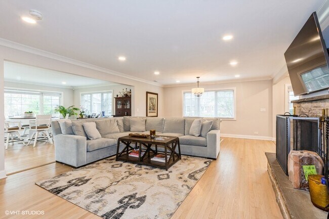 Foto del edificio - 3205 Sprucewood Rd
