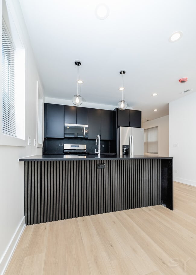 Building Photo - 6050 S Eberhart Ave