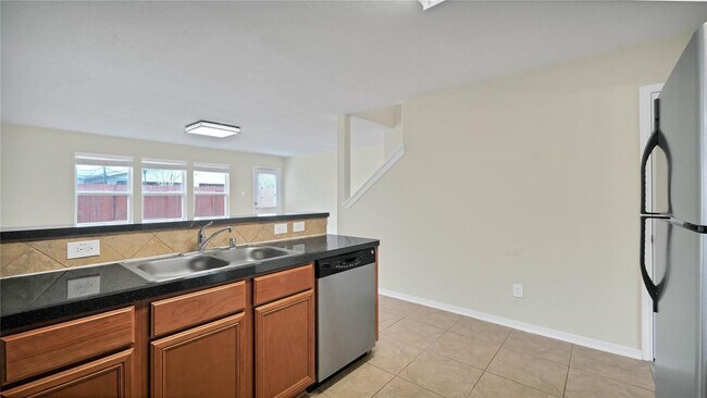 Foto del edificio - 5050 Ivy Fair Way