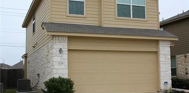 Building Photo - 2228 Nestlewood Dr