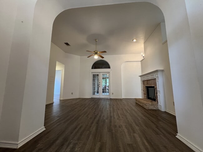 Building Photo - 5904 Creekway St