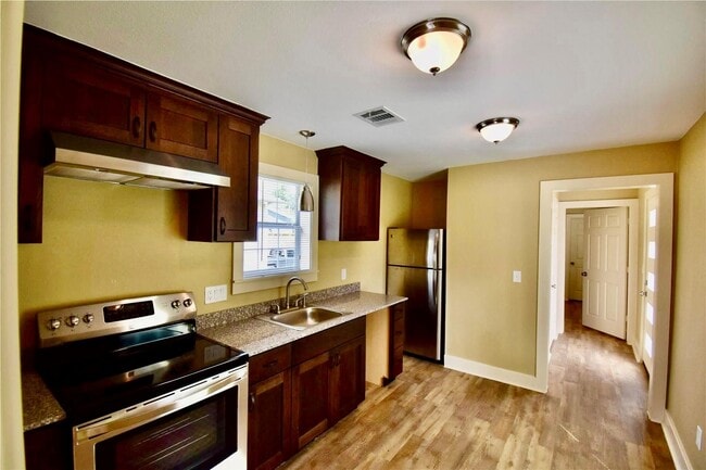 Foto del edificio - 321 E 35th St