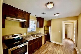 Building Photo - 321 E 35th St