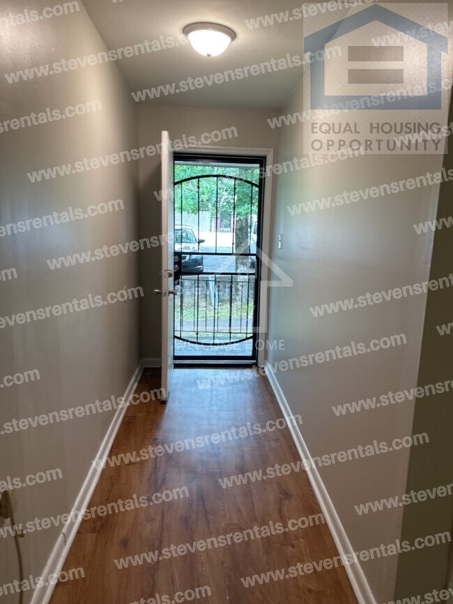 Foto del edificio - 165 Glenwood Dr