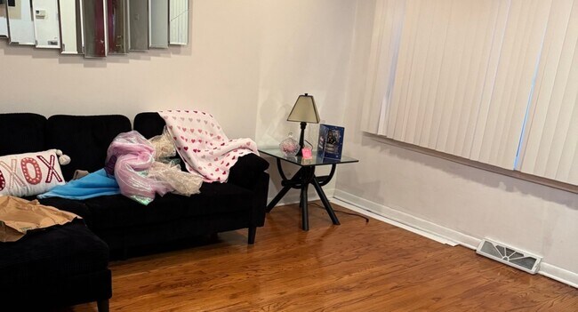 Building Photo - 14423 Sanderson Ave