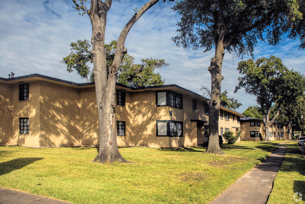 Primary Photo - Lawndale Village Apts