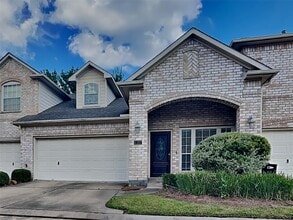 Building Photo - 1127 Enclave Square E