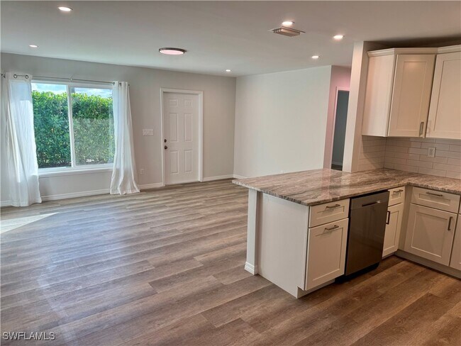 Building Photo - 3181 Poinciana Dr