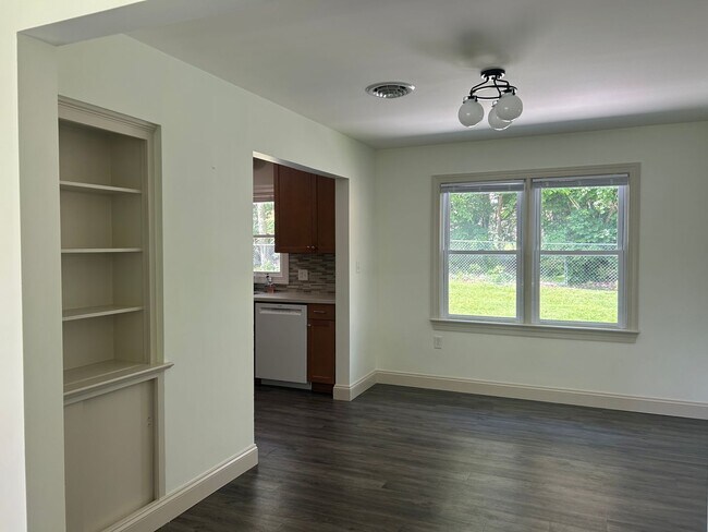 Building Photo - Beautiful Single Family Home