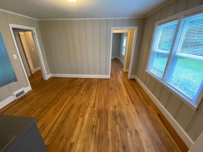 Building Photo - 4124 Old Vineyard Rd