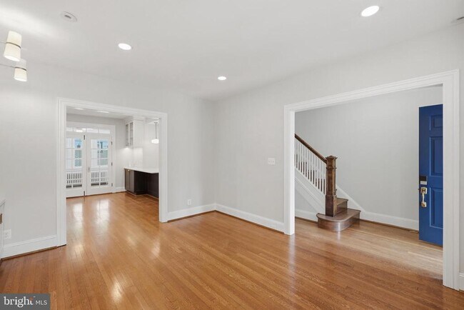Foto del edificio - 3839 Beecher St NW