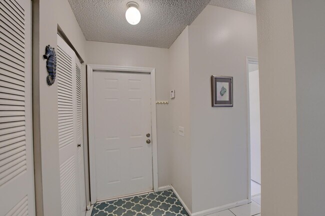 Building Photo - 6563 Via Regina