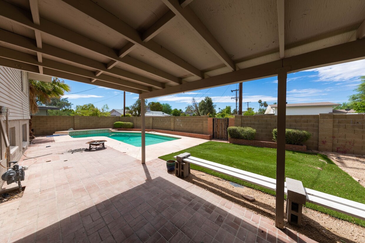 Primary Photo - 5 BEDROOM, 2 BATH TEMPE HOME WITH DIVING P...
