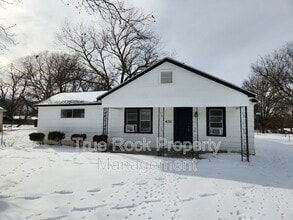 Building Photo - 631 N Hickory Ave