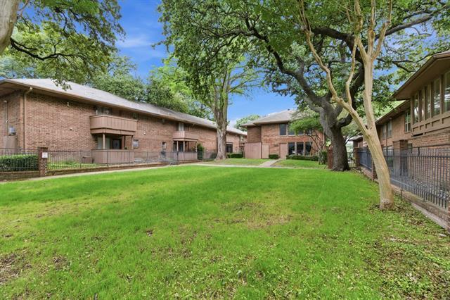 Foto del edificio - 10566 High Hollows Dr