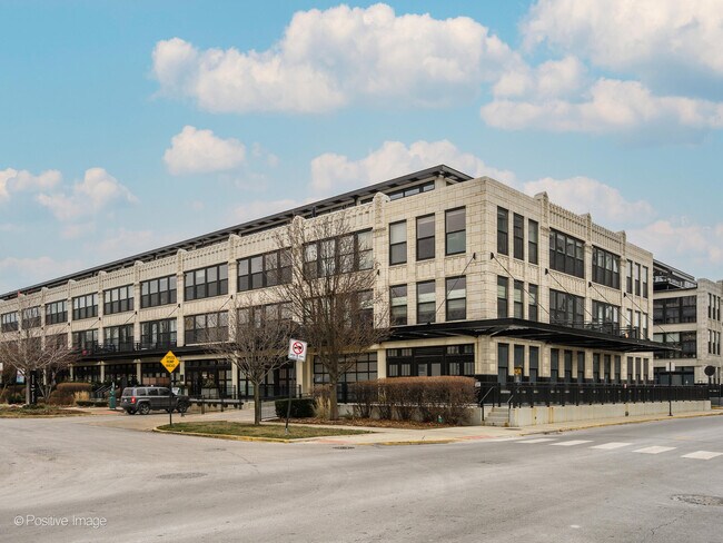 Building Photo - 1151 W 14th Pl