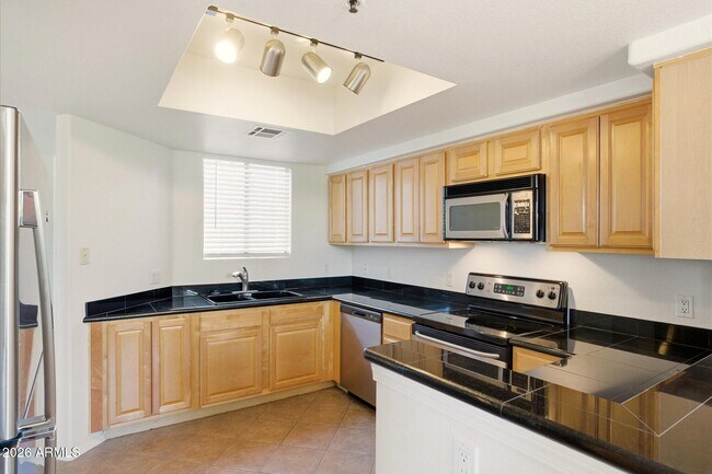Building Photo - 4925 E Desert Cove Ave