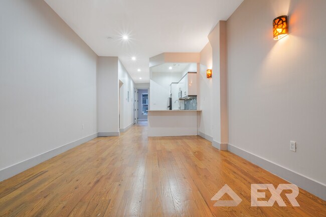 Foto del edificio - 243 Harman St