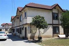 SPACIOUS 1 BED/1 BATH W/ LARGE LIVING ROOM/ NO KITCHEN - 2726 Strathmore Ave