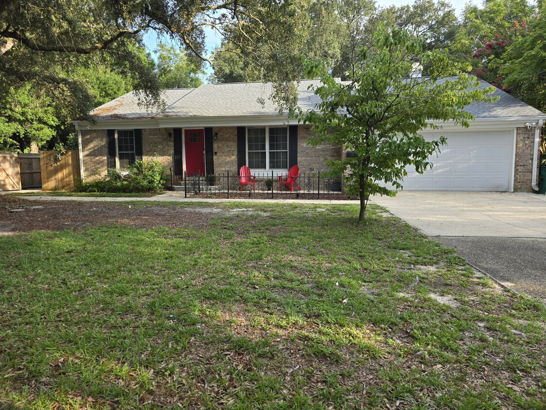 A beautiful place for 1 or 2 people to call home! - 206 Cordoba St
