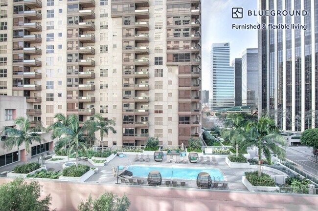 Foto del edificio - 225 S Grand Ave