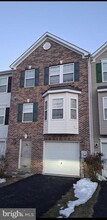 Building Photo - 69 Brentwood St