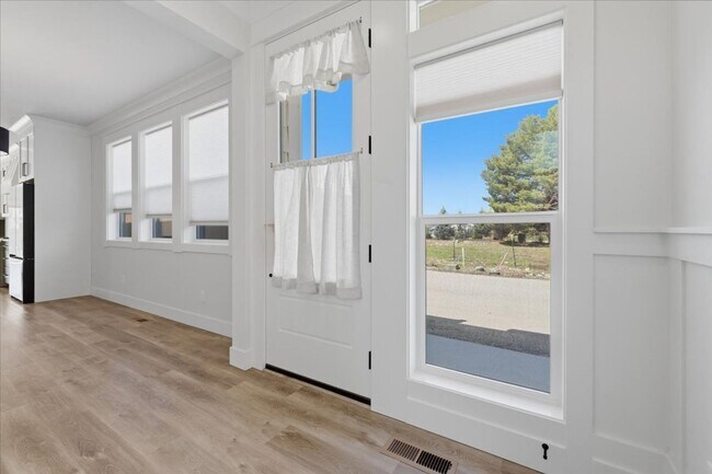 Building Photo - Heart of Eagle 3 Bed 2.5 Bath