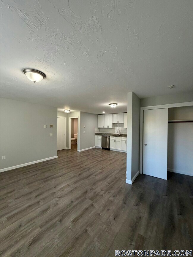 Building Photo - 437 Sunderland Rd