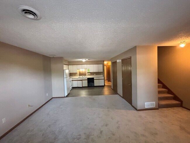 Foto del edificio - Great Location available soon!