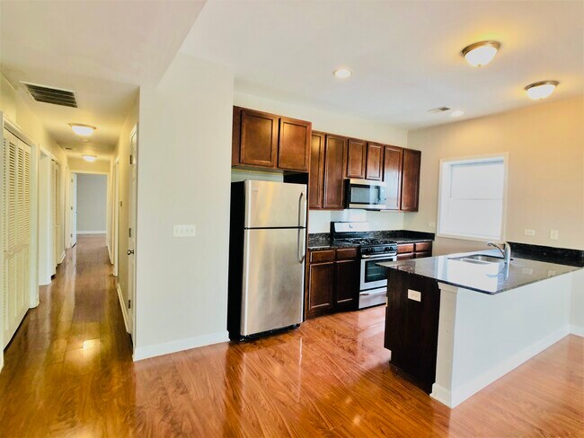 Foto del edificio - 214 W 31st St
