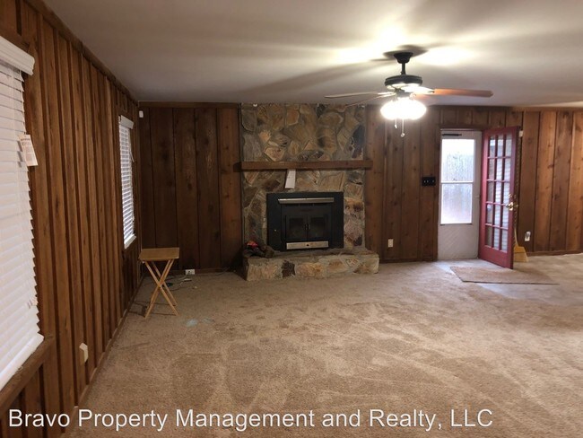 Building Photo - 3 br, 2 bath House - 977 Hilltop Court