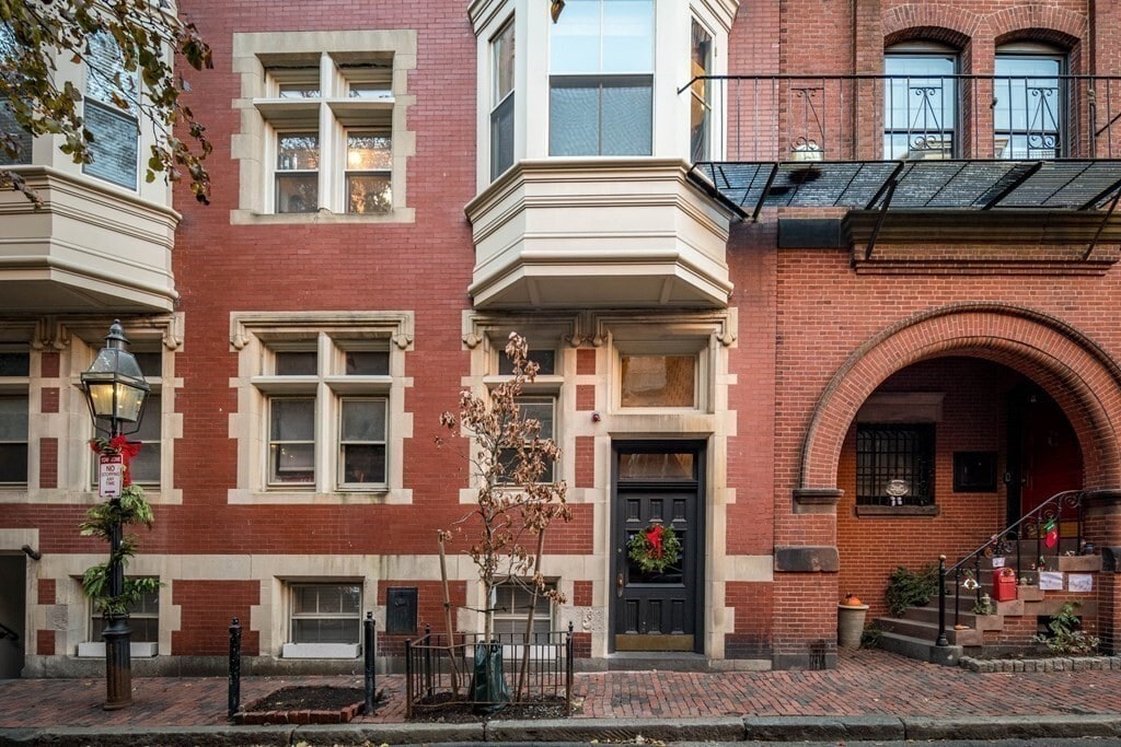 Primary Photo - 30 Pinckney St