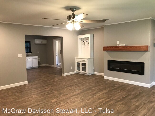 Building Photo - 2 br, 1 bath House - 107 E Elm St