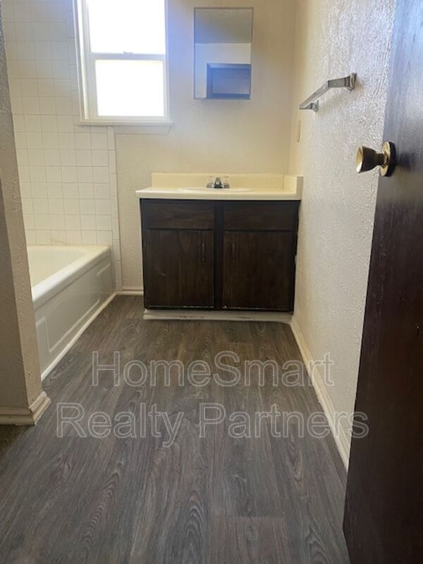 Foto del edificio - 145 Monroe Ave