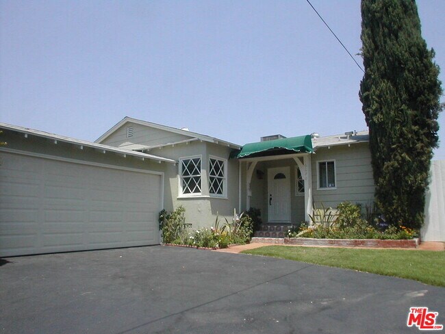 Building Photo - 6040 Van Noord Ave