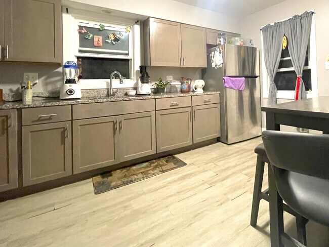 Foto del edificio - 4504 N Avers Ave
