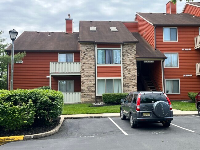 Building Photo - 2704B Sussex Ct