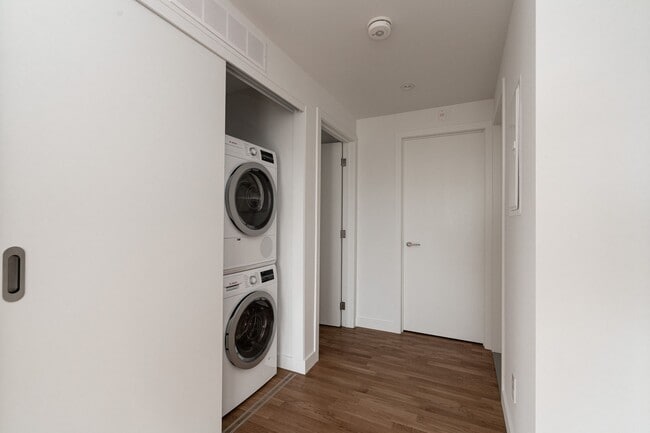 Building Photo - 501 Kingston Rd